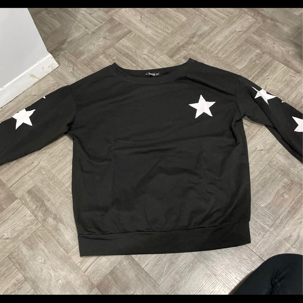 Black star crewneck